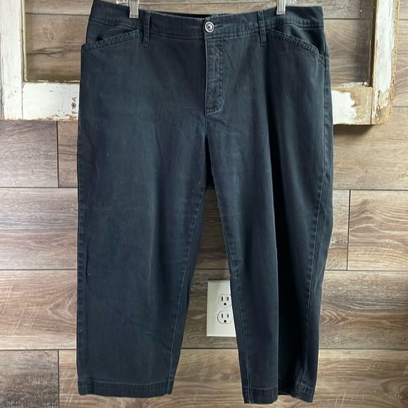St.Johns Bay Ladies Plus Size, Full Figure Black Capri Pants, Size 18W - Picture 1 of 5